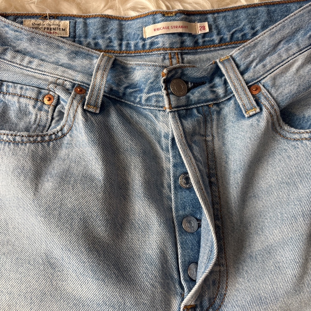 Levis Ribcage Straight 28 - Picture 3 of 6
